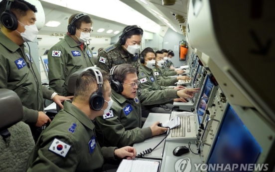 Moon inspects combat readiness on Peace Eye aircraft