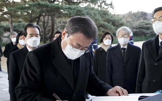 Moon pays tribute at national cemetery, pledges efforts for return to normalcy