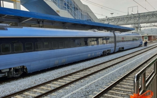 Moon rides S. Korea's brand-new low-carbon bullet train