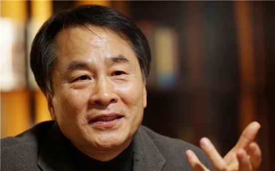 Novelist Lee Seung-u wins 44th Yi Sang Literary Award