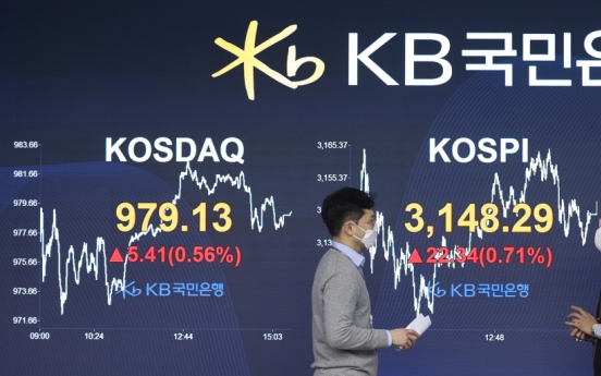 Seoul stocks snap two-day losing streak on investors' bottom-fishing