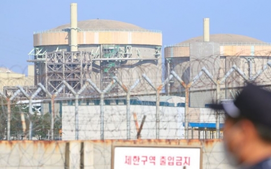 Prosecution questions ex-industry minister over reactor shutdown controversy