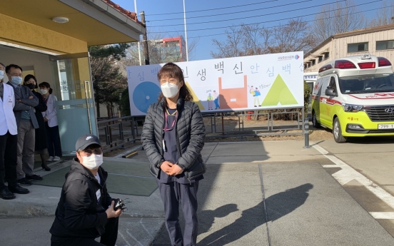 [From the scene] ‘I feel safer’: Vaccinations begin for Korea’s front-line workers