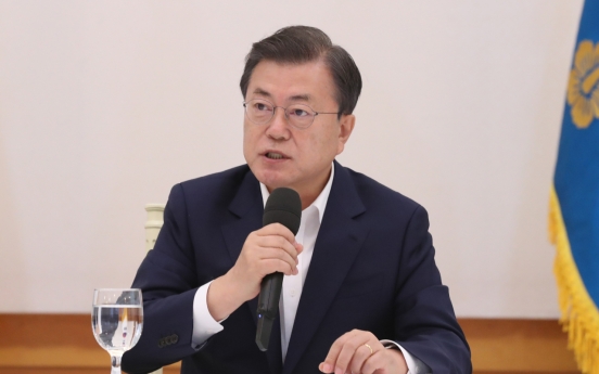 Moon's approval rating falls to five-week low amid LH land speculation scandal