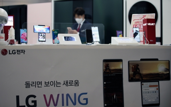 LG's departure from mobile biz to boost bigger rivals' presence