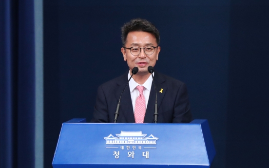 Moon replaces senior secretaries for political affairs, social policy, Cheong Wa Dae spokesperson