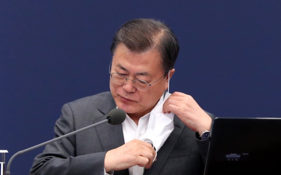 Moon urges halt to 'politicization' of COVID-19 vaccine issue