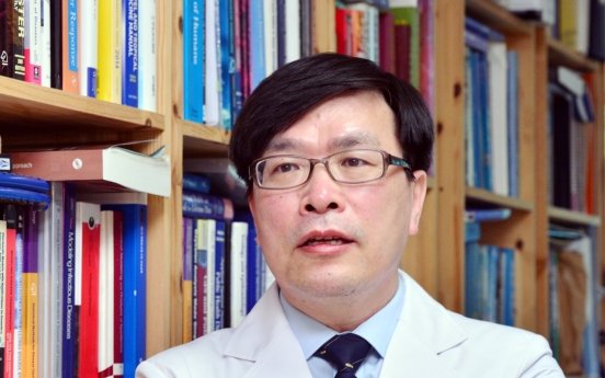[Herald Interview] ‘Safety is taking a back seat in Korea’s vaccine rollout’