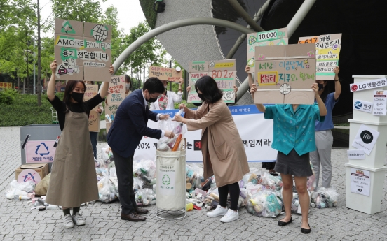 Activists call for reducing non-recyclable cosmetic containers