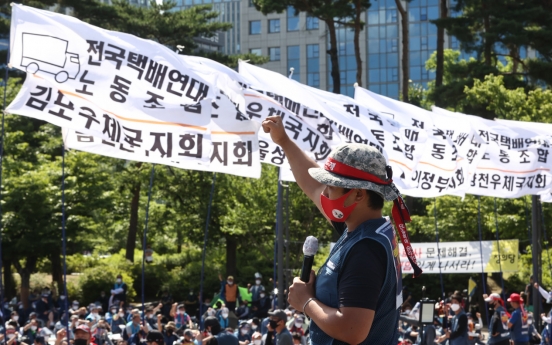 Delivery workers resume rally for 2nd day amid stalled talks on preventing overwork