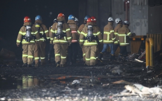 Trapped firefighter found dead in Coupang warehouse