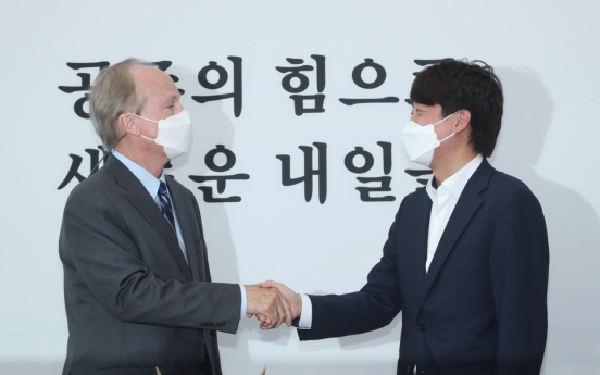 S. Korea's opposition leader thanks acting US envoy for America's vaccine provision