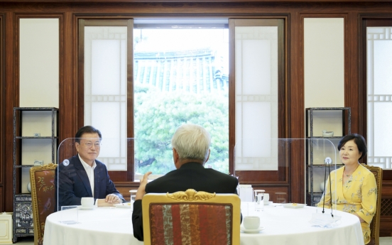 Moon meets Korean archbishop headed for Vatican