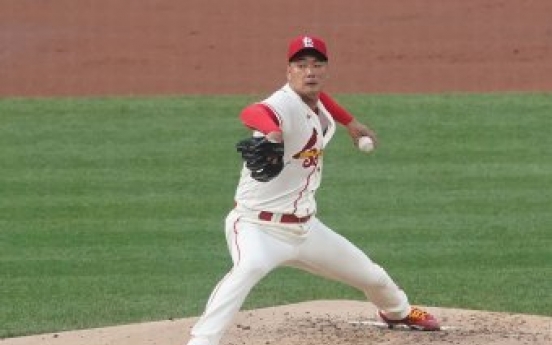 Cardinals' Kim Kwang-hyun lands on injured list with elbow inflammation