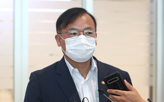 S. Korea urges rapid vaccine supply during protest visit to Moderna