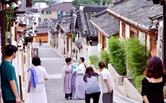 [Eye Plus] Alleys that connect Korea’s past and present
