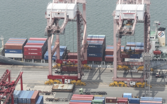 Most S. Korean exporters eye rising freight rates: poll