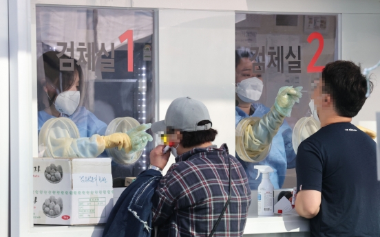 Daily virus cases in Seoul exceed 900 for first time