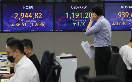 Seoul stocks open higher on bargain hunting