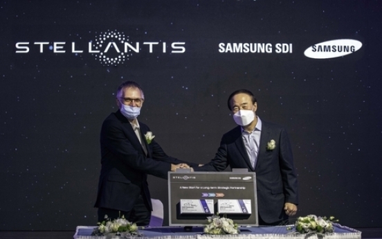 Chiefs of Samsung SDI, Stellantis meet in Hungary following US battery plant deal