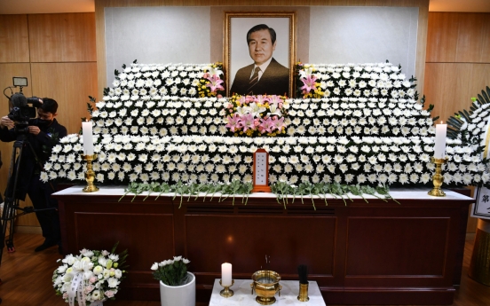 Late ex-President Roh asks democracy uprising victims for forgiveness in last will