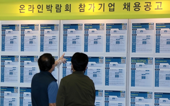 Number of Koreans outside labor force down 0.6% in 2021