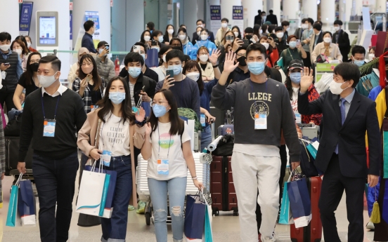 Tourists arrive in S. Korea from Singapore on 'travel bubble'