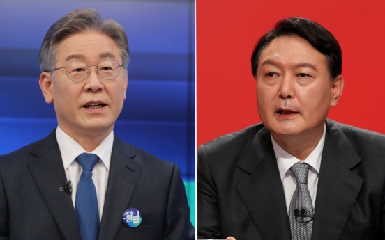 Yoon, Lee neck and neck in presidential race: survey