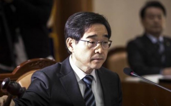 Ex-justice questioned over suspicion of helping clear Lee of election law breach