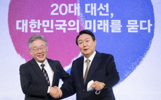 Yoon leads Lee by 9.4% points in presidential race: survey