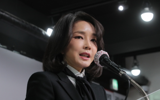 Yoon's wife publicly apologizes over allegations of falsifying resumes