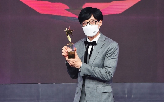 Yoo Jae-suk sweeps 16th grand prize at MBC Entertainment Awards