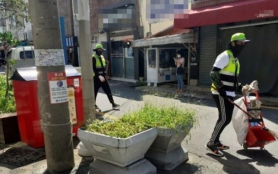 Street cleaner: “I’m totally satisfied with my job”