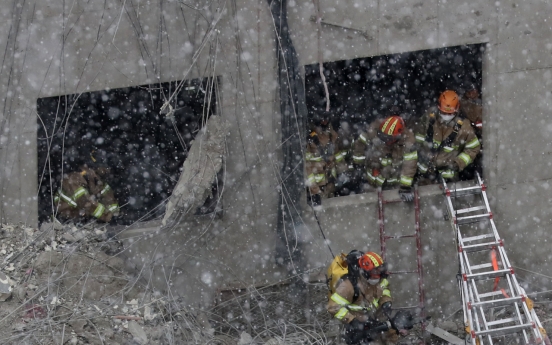 Search resumes for 4th day at Gwangju apartment building collapse site