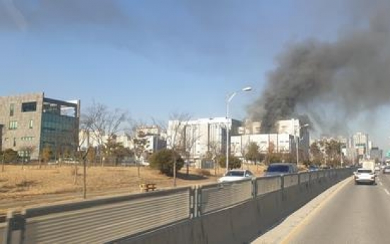 1 person remains trapped inside burning battery factory in Cheongju: firefighters