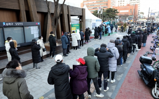 Seoul's daily COVID-19 infection cases exceed 5,000 for 1st time