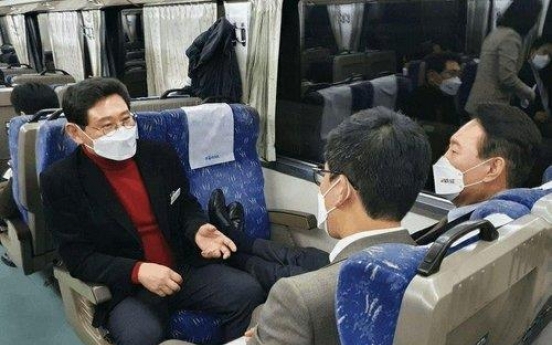 Yoon criticized for putting his feet on train seat