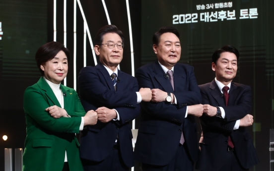 Lee, Yoon neck and neck at 43.7% vs. 42.2%: survey