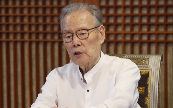 Ex-Culture Minister Lee O-young dies at 89