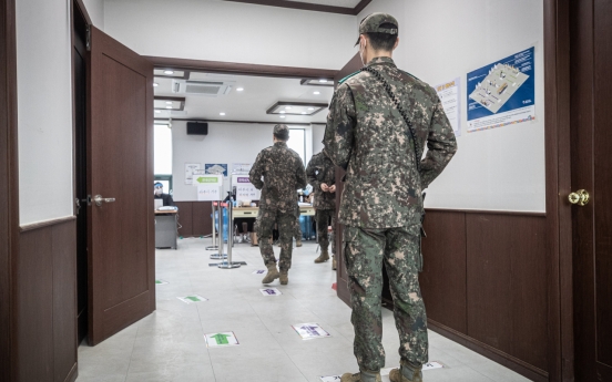 Troops begin casting early votes for next week's presidential election