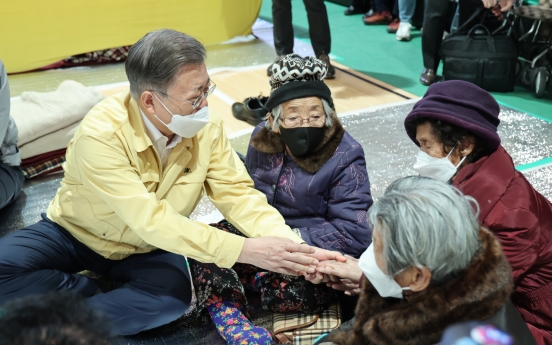 Moon visits wildfire-hit eastern coastal area