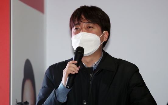 Main opposition party chief Lee tests positive for virus in rapid antigen test