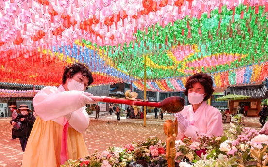 [Photo News] Celebrating the Birth of Buddha