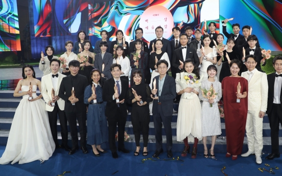 'Squid Game,' director Ryoo of ‘Mogadishu’ win grand prizes at Baeksang Arts Awards