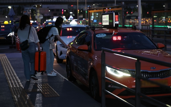 [From the Scene] Where have all the taxis gone? Seoul's taxi shortage intensifies