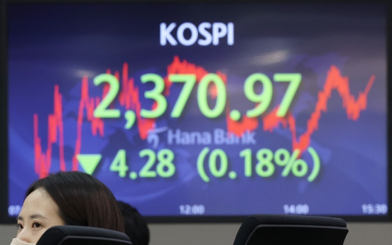 Seoul shares edge down amid recession woes