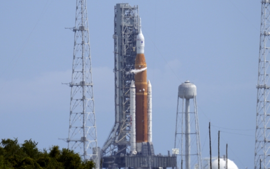 [Newsmaker] Leak ruins NASA moon rocket launch bid; next try weeks away