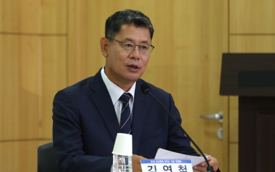 Ex-unification minister questioned in probe into 2019 repatriation of 2 N. Korean fishermen