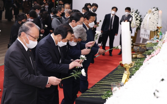 Japanese lawmakers pay respects to Itaewon victims during Seoul visit