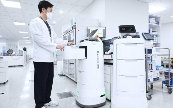 [Photo News] Robots at hospital